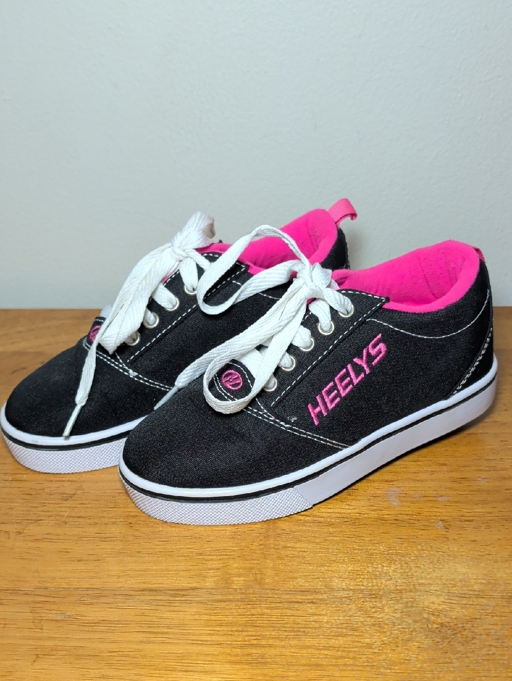Heelys Skate Sneakers Shoes Pro 20 Low-Top Black Pink White Youth Size 1